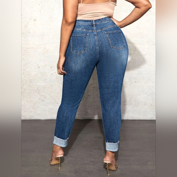 Plus Ripped Skinny Jeans - Picture 3 of 9